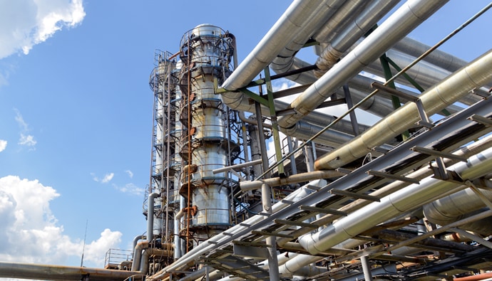 屋外設置された排ガス処理装置の外観