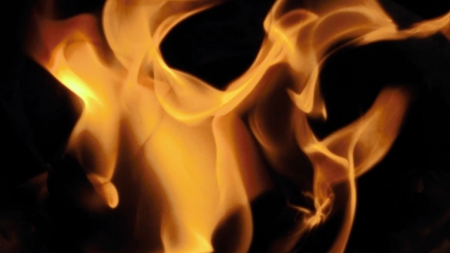 燃え上がる炎