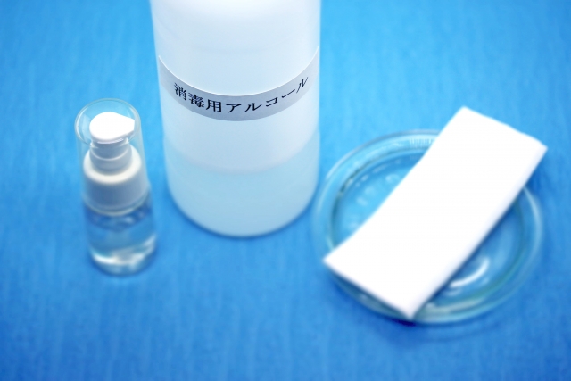 ボトルに入っている消毒用アルコール