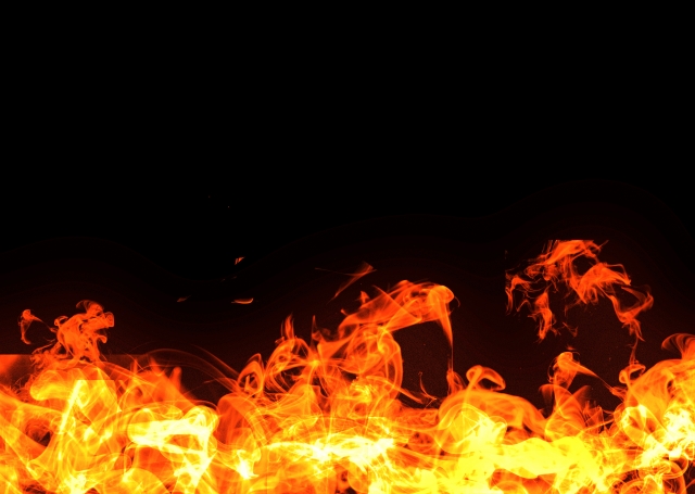 燃え盛る炎